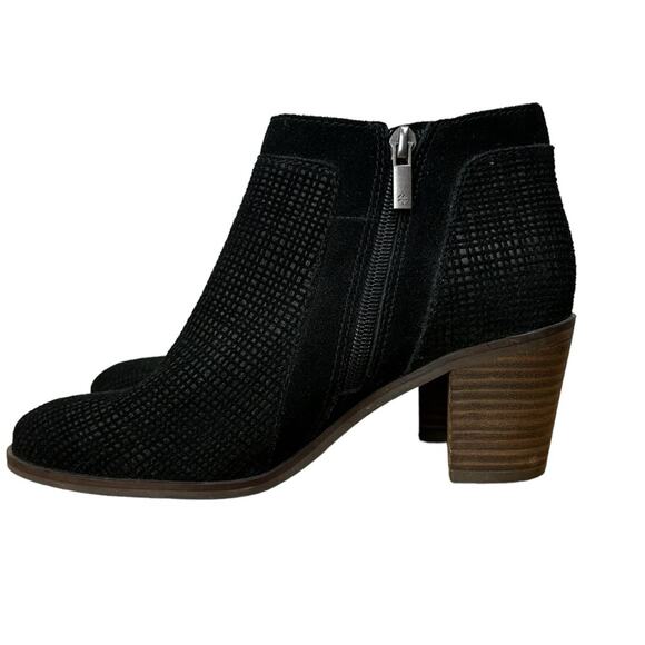 Lucky Brand Ponic Black Suede Ankle Bootie Side Slit Zip Size 7.5 - Picture 3 of 9